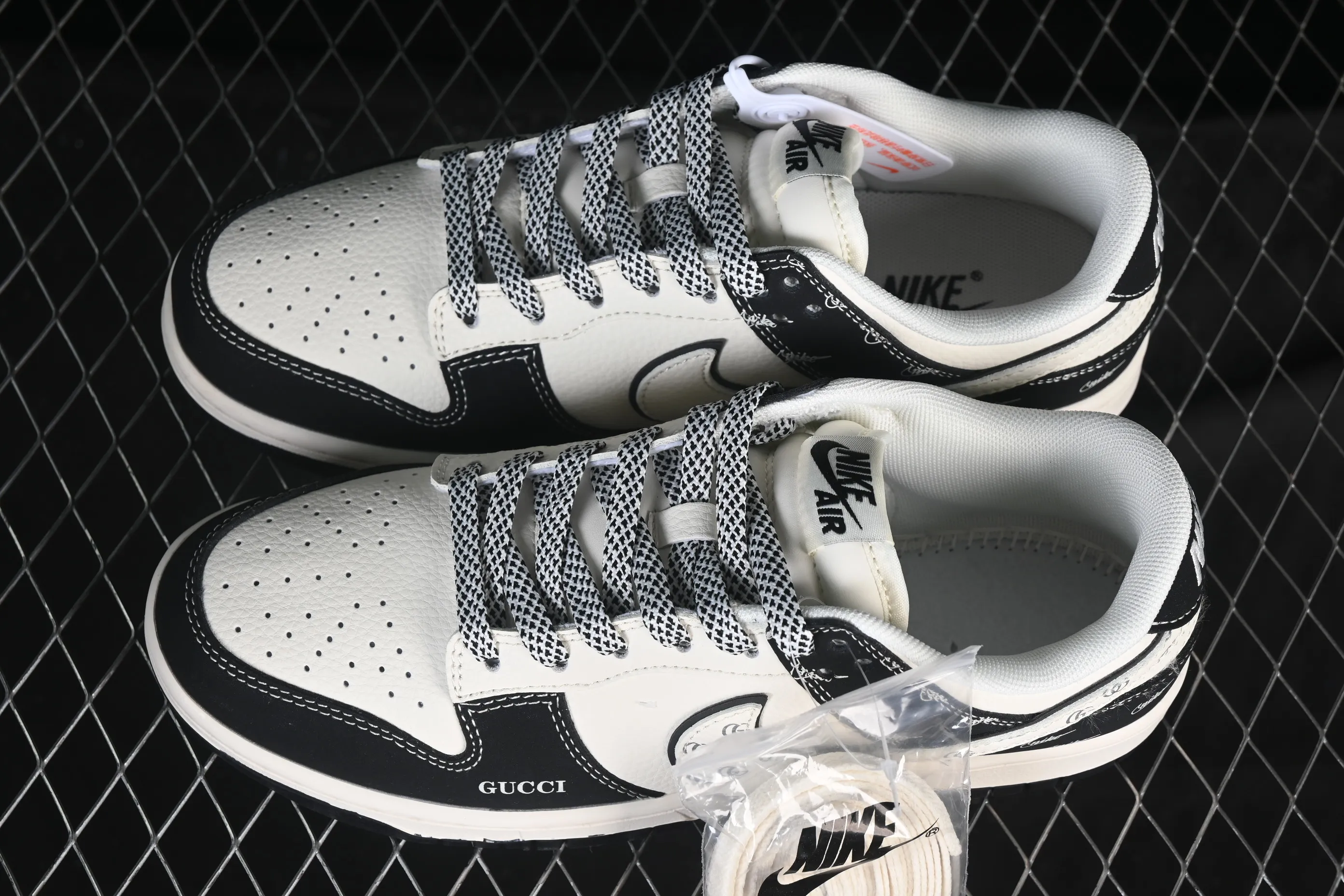 All categories Nk SB Dunk Series Nk SB Dunk Low High-end customized low-top sneakers Nike SB Dunk Low Gucci co-branded Black and White Panda Anniversary high-end customized low-top casual sneakers JP1628-021